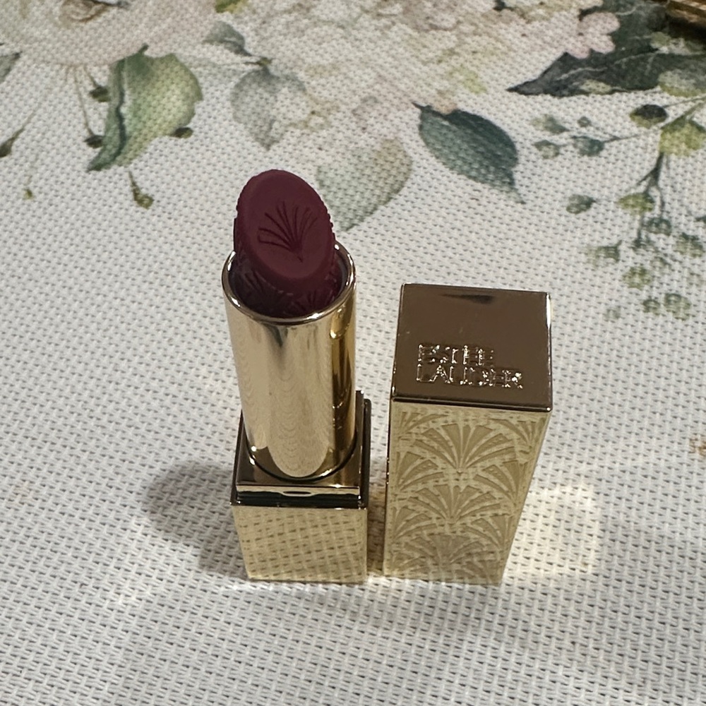Estee Lauder Red velvet Lipstick